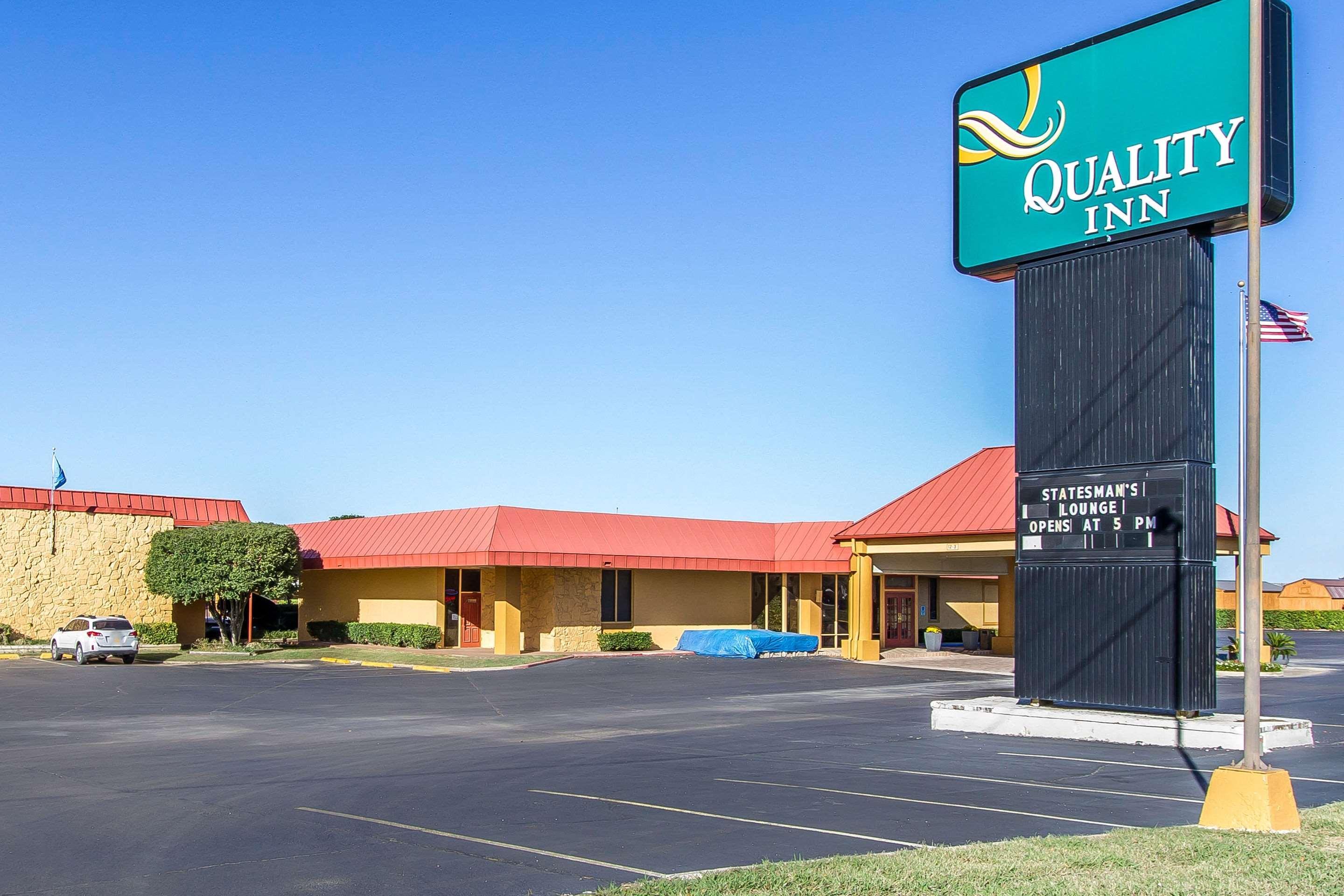 Quality Inn Ada Near University Exterior photo