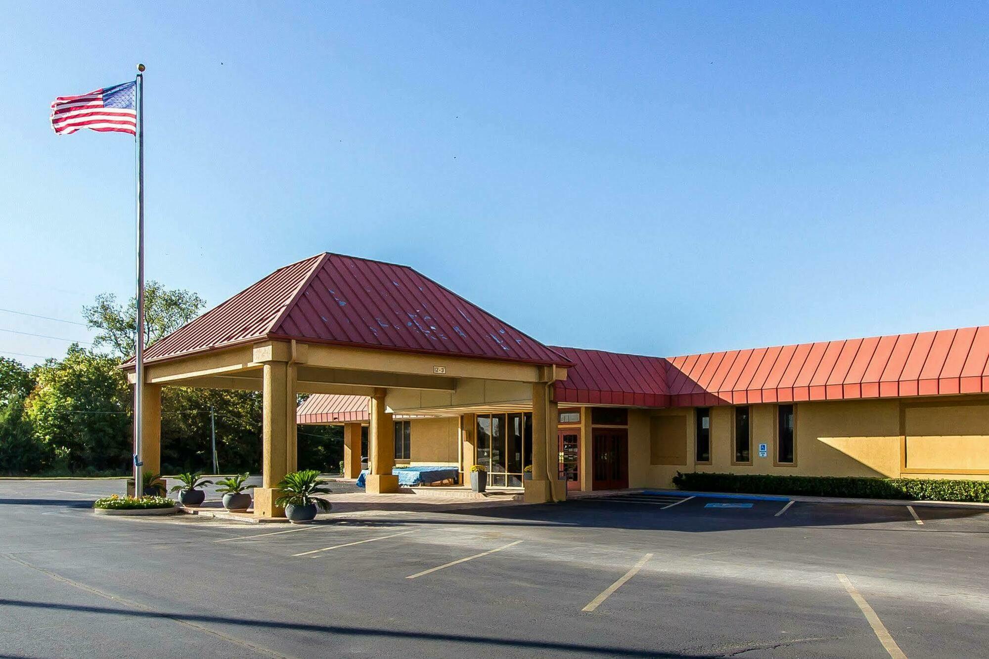 Quality Inn Ada Near University Exterior photo